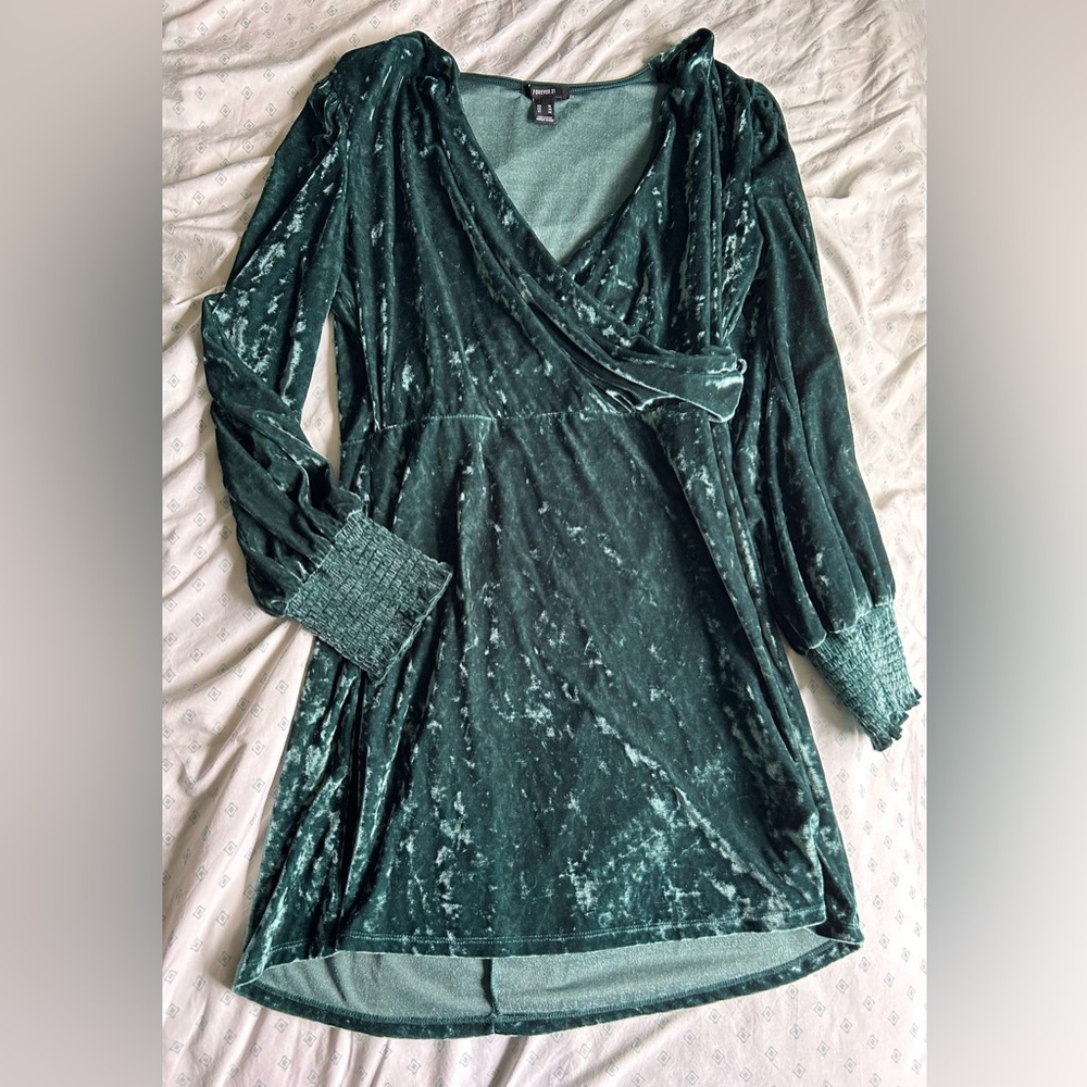 ⭐️ 4/$10 Green crushed velvet dress